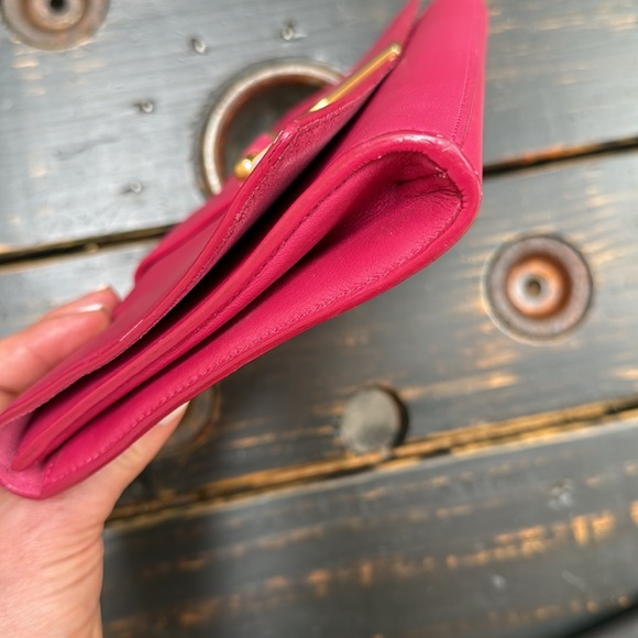 Saint Laurent Signature Hold “Y” Large Pink Leather Clutch or Shoulder Bag - Picture 12 of 17